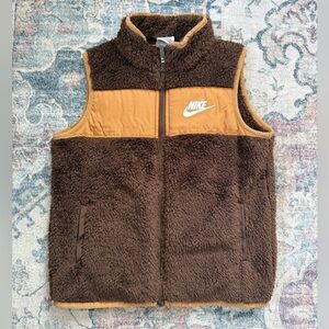 Nike boys size 7 Chocolate and Caramel Sherpa Vest